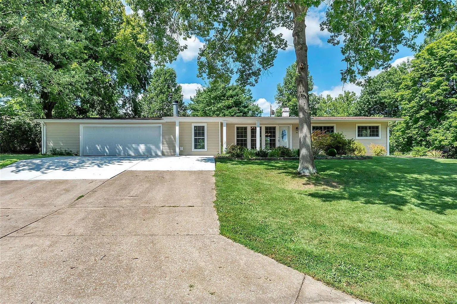 47 Alfresco Dr photo 1