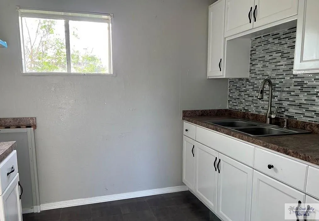 2 bed, 1.0 bath, 800 sqft, $900 — Photo 3