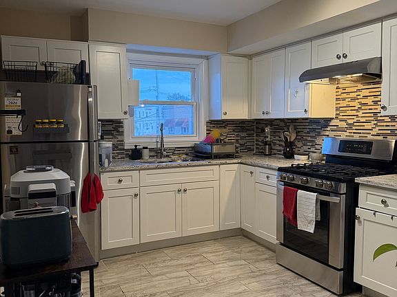 3rd image of 353 Hazel St Unit 2