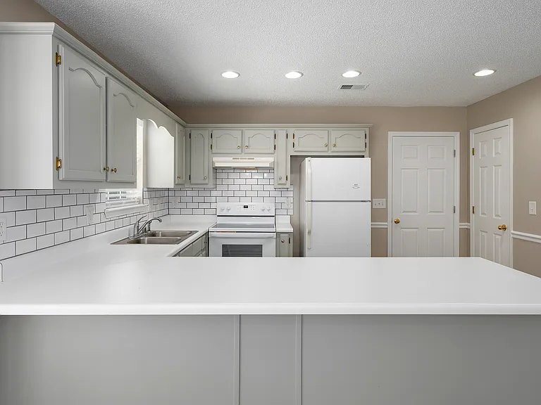 132 King James Ct — Photo 11
