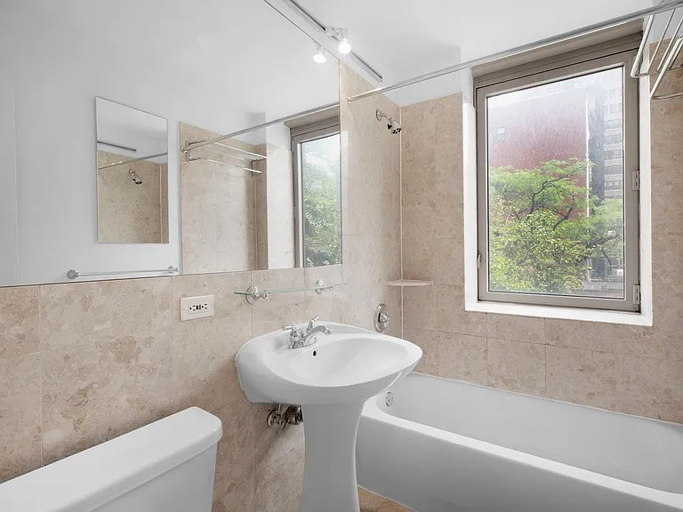 360 W 43rd St #N2K — Photo 6