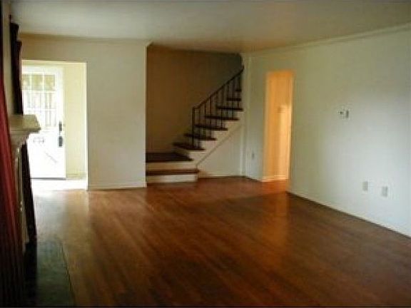 4th image of 833 Alden Dr