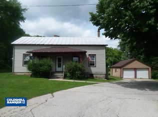 1010 Main St, Kellnersville, WI 54215