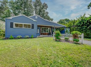 8 Devon Dr, Manchester, CT 06040