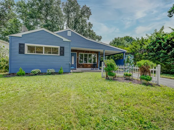 8 Devon Drive, Manchester, CT 06040