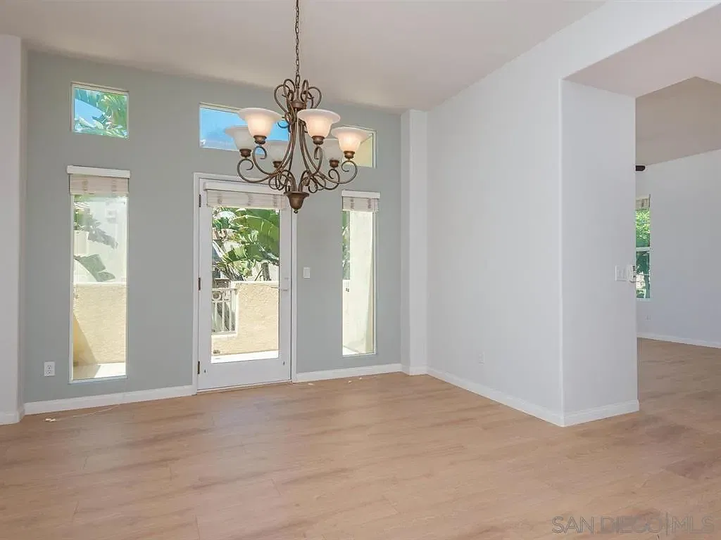 3 bed, 3.5 bath, 1865 sqft, $3,900 — Photo 3