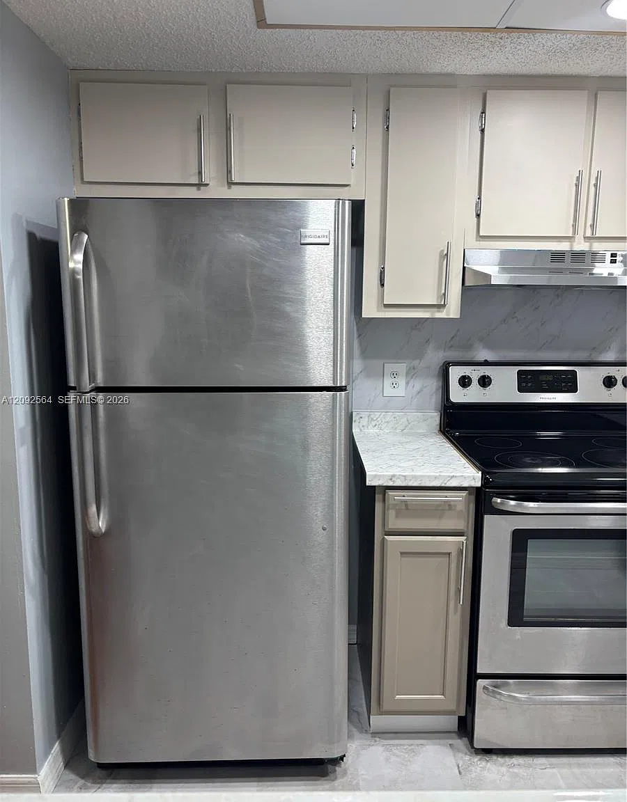 Inverwood Condo — Photo 4