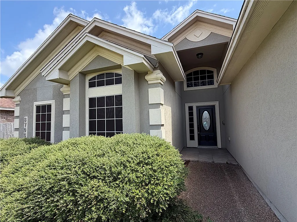 4 bed, 2.5 bath, 2193 sqft, $2,485 — Photo 2