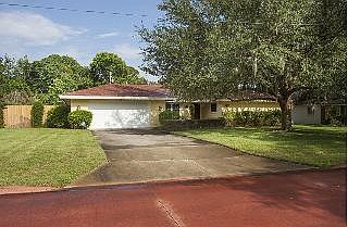 3rd image of 1640 Manor Way S