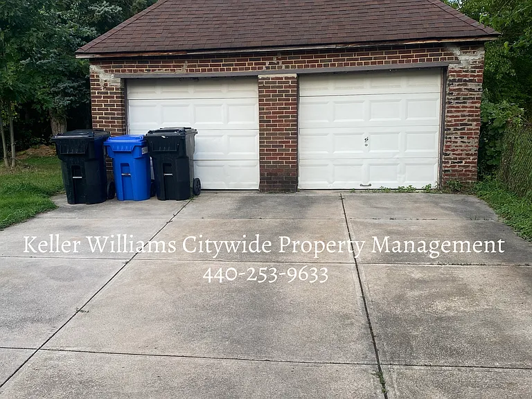 Second floor 2 bedroom 1 bath West Cleveland — Photo 2