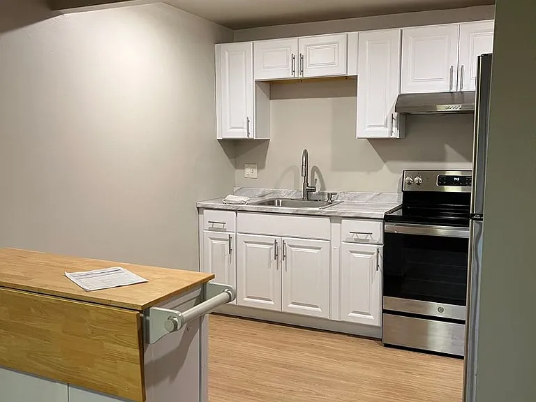 The Chateau Apartments — Photo 25