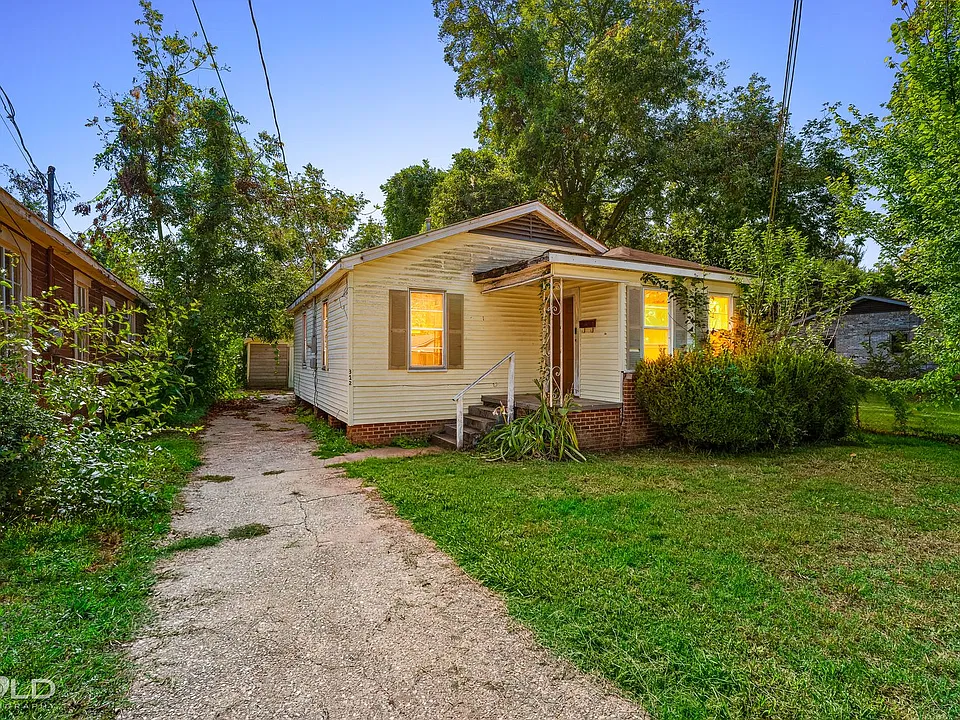 312 Kelly St