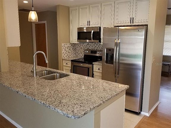5th image of 586 Palmetto Dr