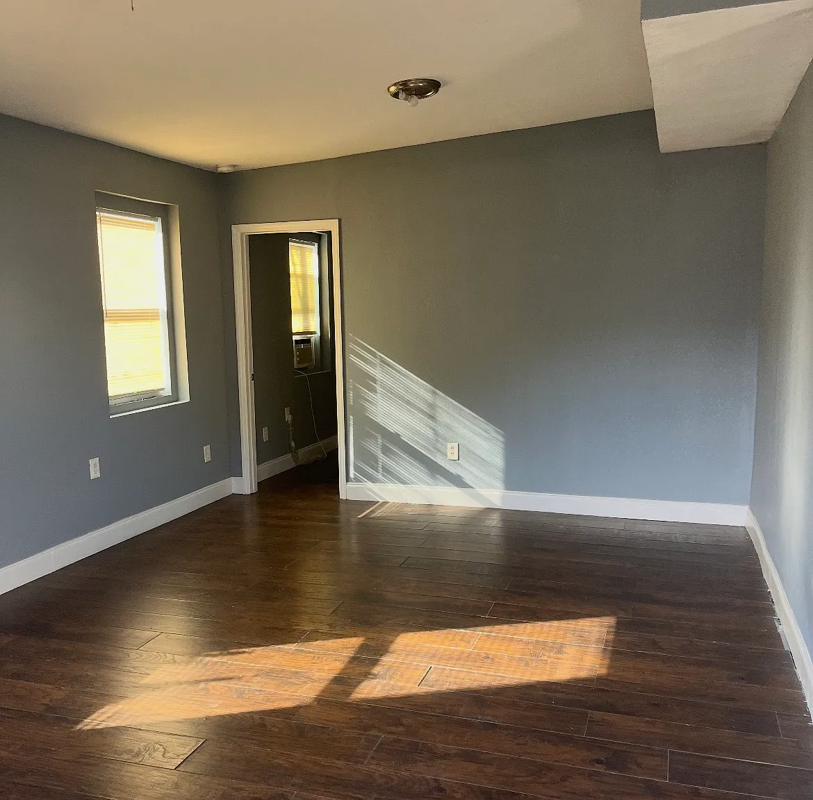3 bed, 984 sqft, $1,250 — Photo 1