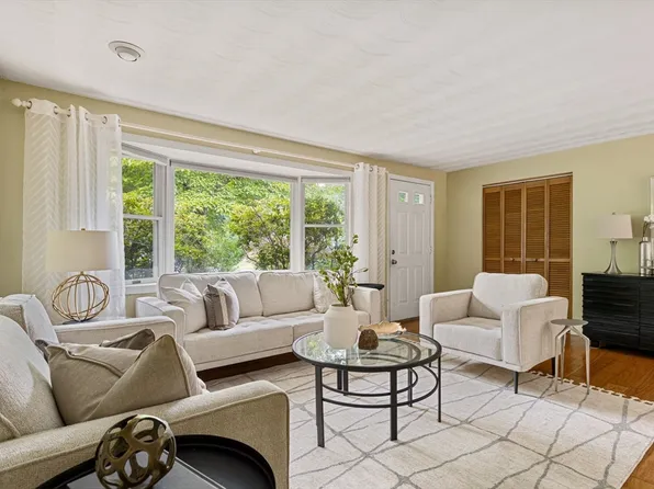 12 Janet Rd, Chelmsford, MA 01824