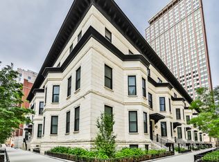 105 W Chestnut St, Chicago, IL 60610