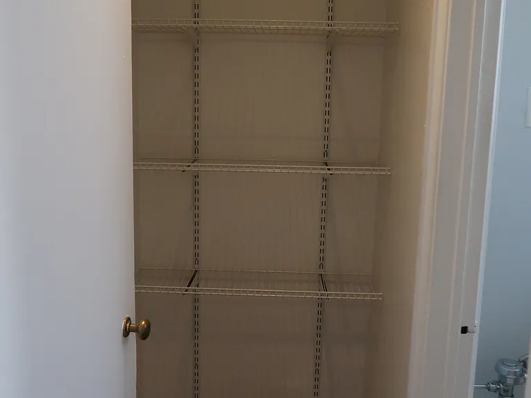 534 W Startford Pl — Photo 16
