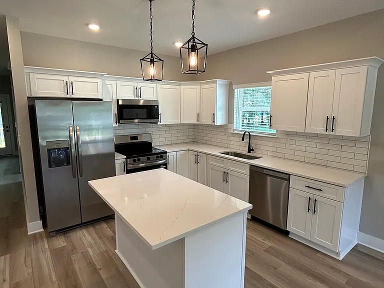 Brand new stainless appliances. Full Kitchen Island