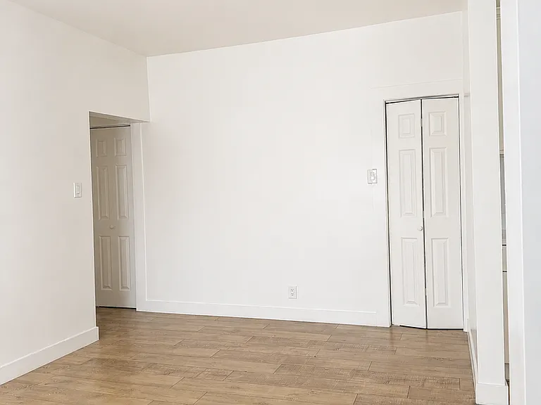 447 S. Rampart Blvd - Studio & 1 Bedroom Apartment! — Photo 9