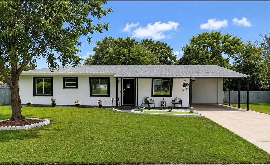 4 bed, 2.0 bath, 1056 sqft, $2,200 — Photo 1
