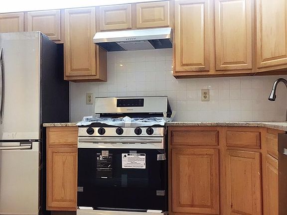 2nd image of 87 Vaughan Dr #811
