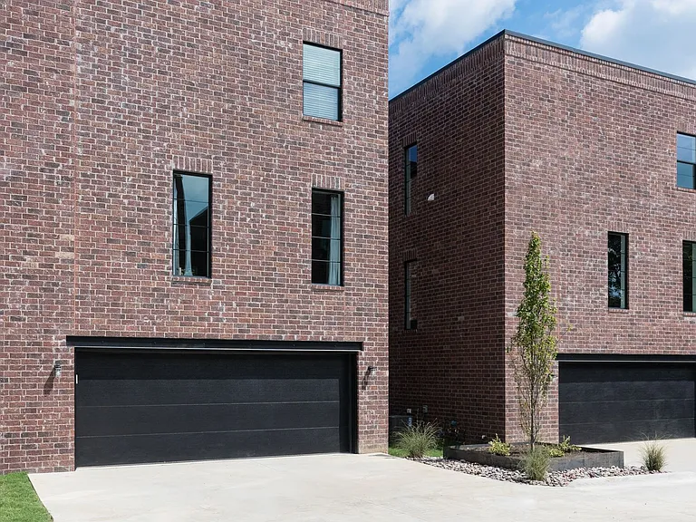 863 W Holly St — Photo 22