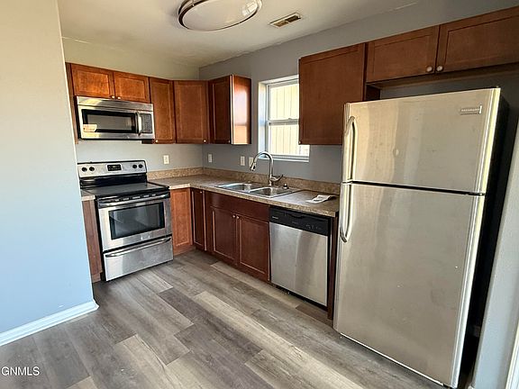 4th image of 3306 10th Ave NE