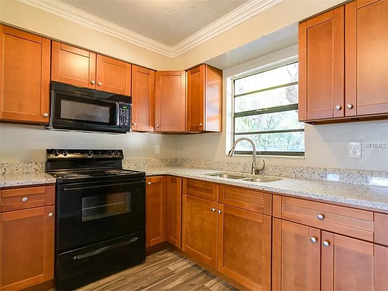2 bed, 812 sqft, $1,350 — Photo 4