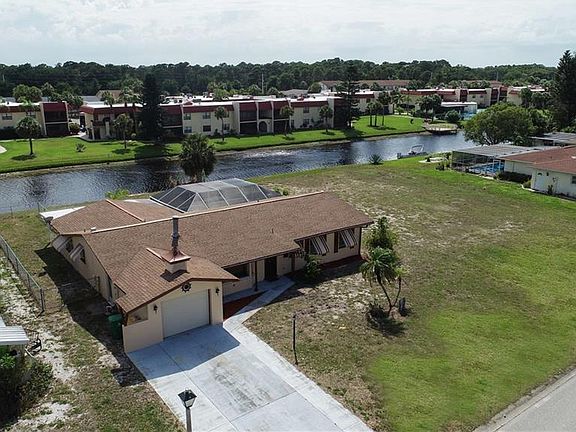 3rd image of 71 Rotonda Cir