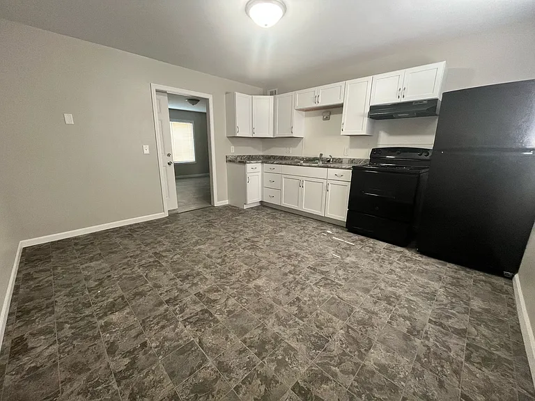 Eisenhower Apartments — Photo 15