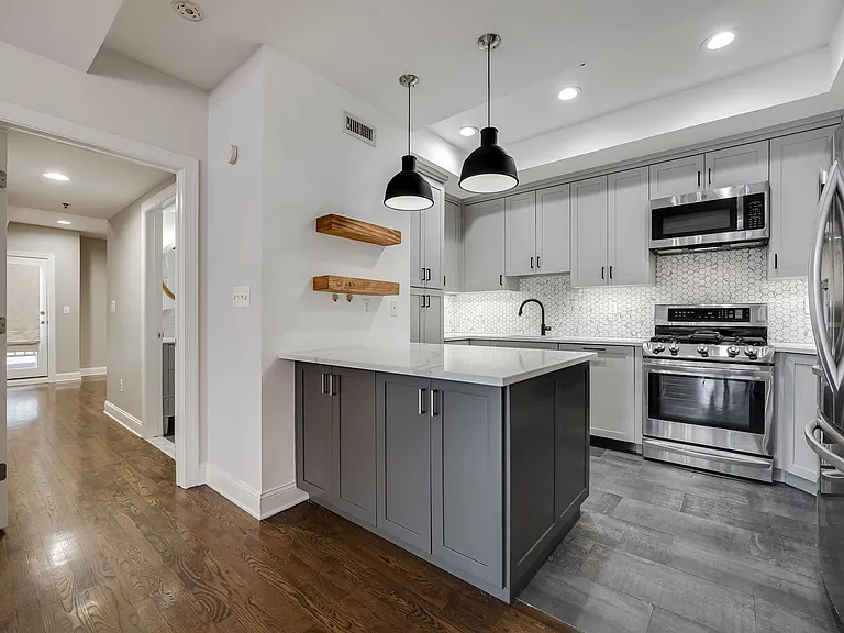 829 Washington St #5 — Photo 1