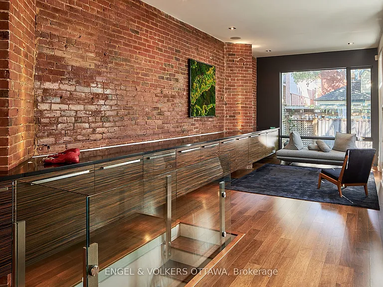 103 James St — Photo 10