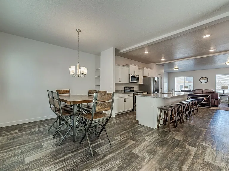 1473 S 630 W — Photo 2