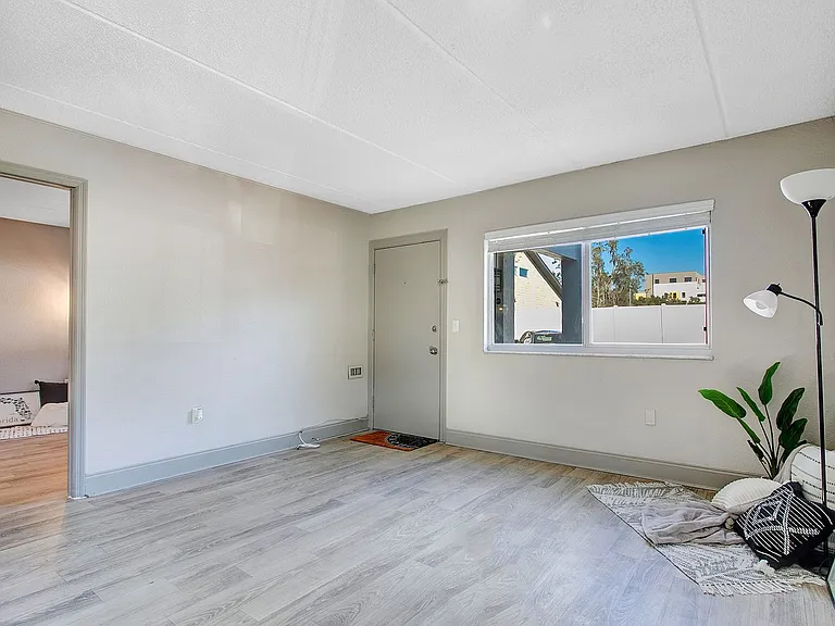 3435 S Orange Ave — Photo 32
