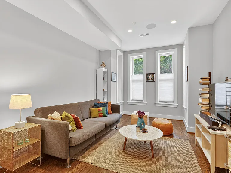 611 2nd St NE #2 — Photo 3
