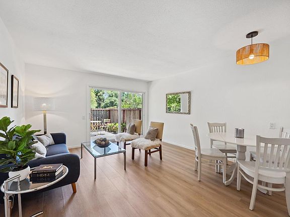 4th image of 23 Vineyard Cir