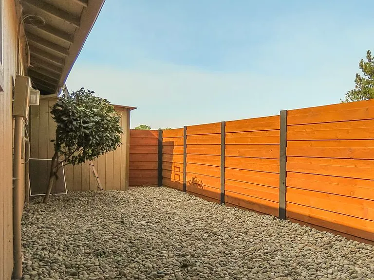 880 N Pershing St — Photo 13