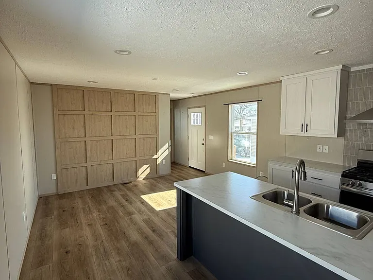 135 E Arlington Dr — Photo 3