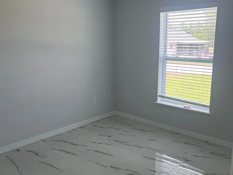 713 Lincoln Rd NE — Photo 12