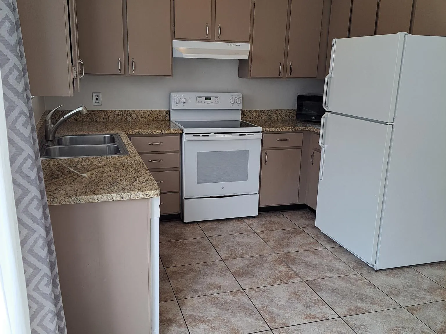 2 bed, 936 sqft, $1,500 — Photo 4