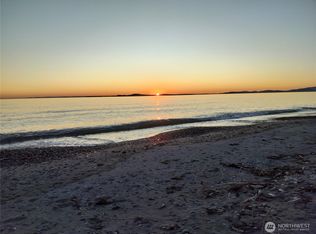 4693 Surfcrest Drive, Oak Harbor, WA 98277