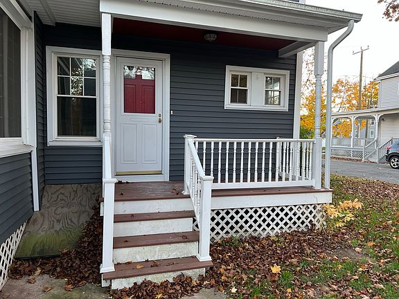 Private side entrance to kitchen