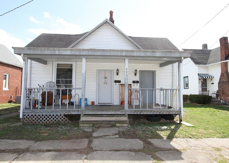 1st image of 211 W Locust St