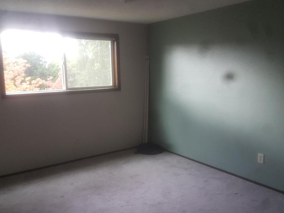 1st image of 7613 NE 61st Ave