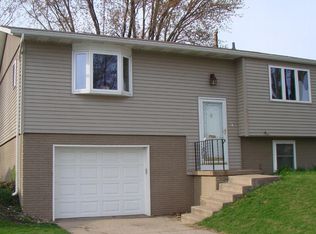 3501 Hillcrest Rd, Dubuque, IA 52002