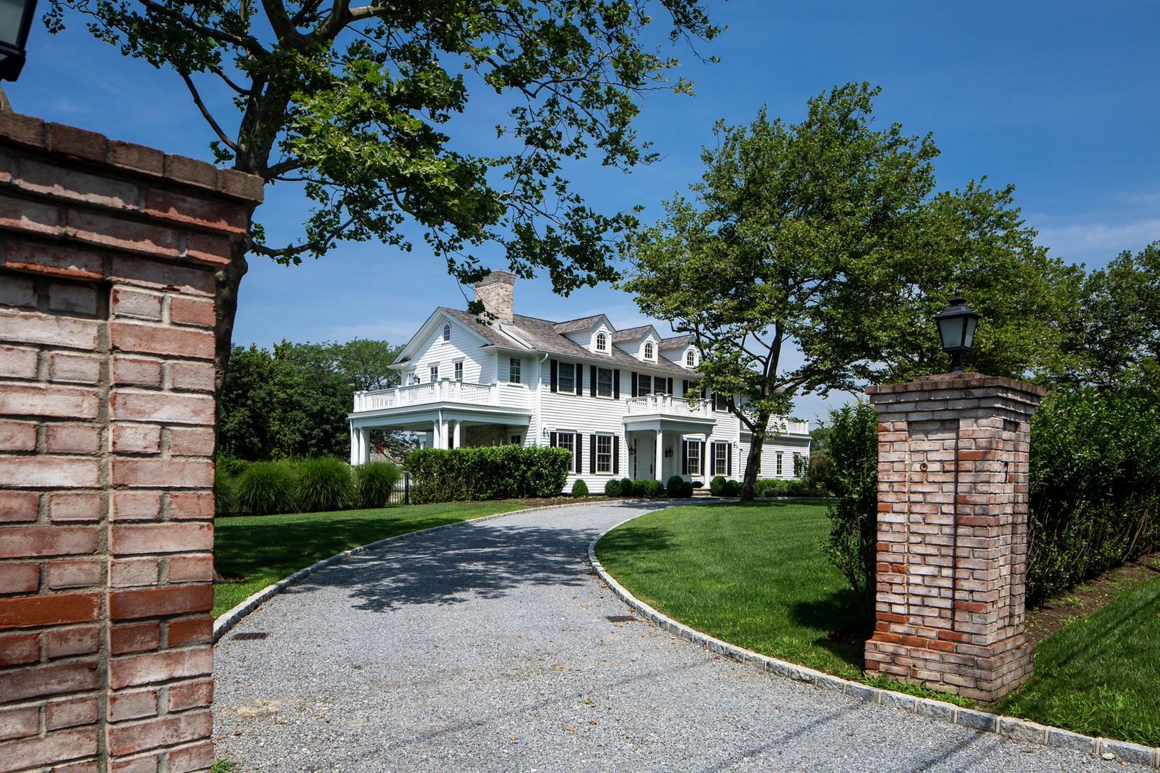  Behind The Hedges in The Heart of the Village