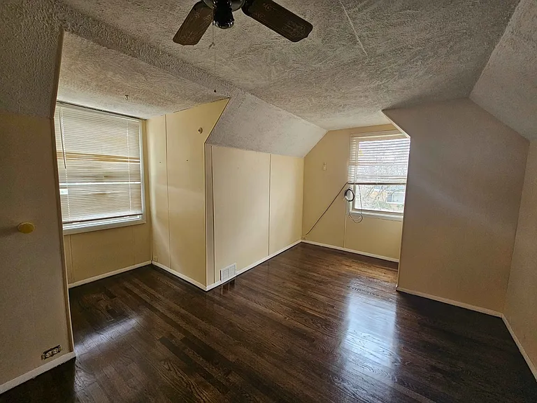 303 W Hawley St — Photo 24