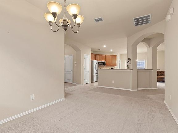 3rd image of 506 Jefferson Ln