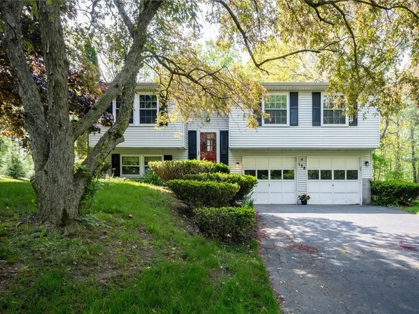 138 Peakview Dr, Henrietta, NY 14467