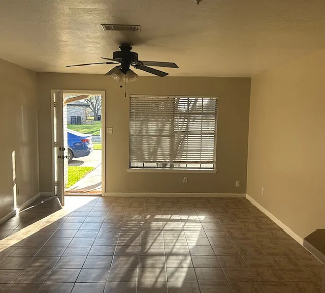 2407 Cornell Dr — Photo 2